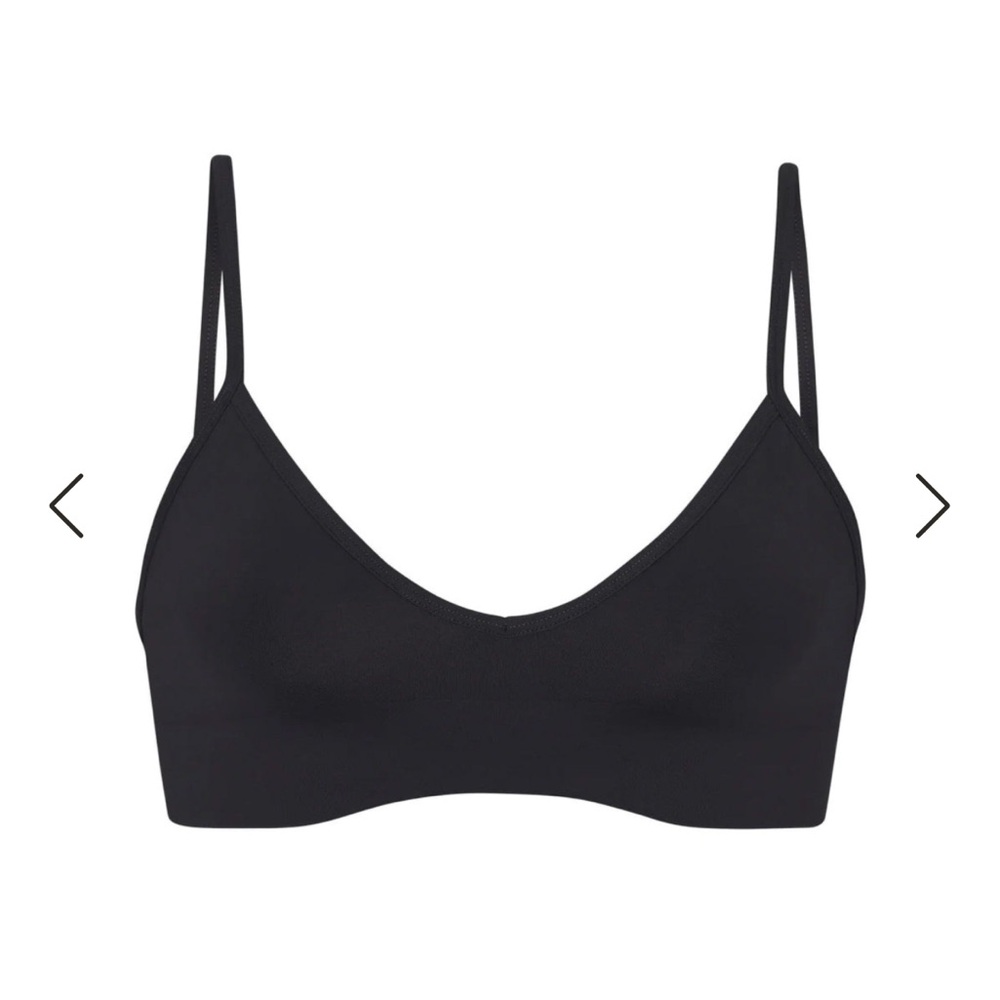 NWT SKIMS SOFT SMOOTHING SEAMLESS BRALETTE
ONYX / S